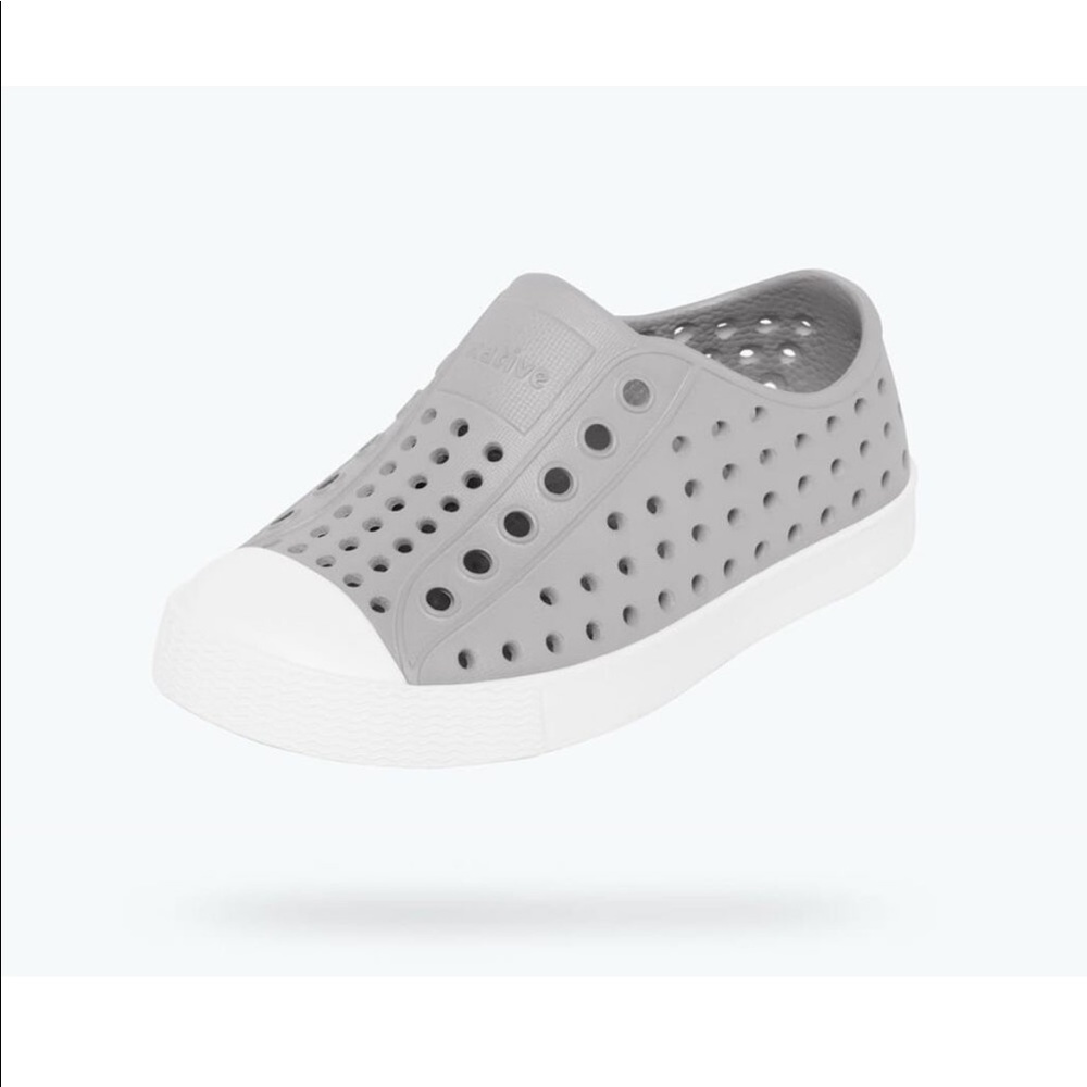 NWT In box Native Jefferson in pigeon gray
